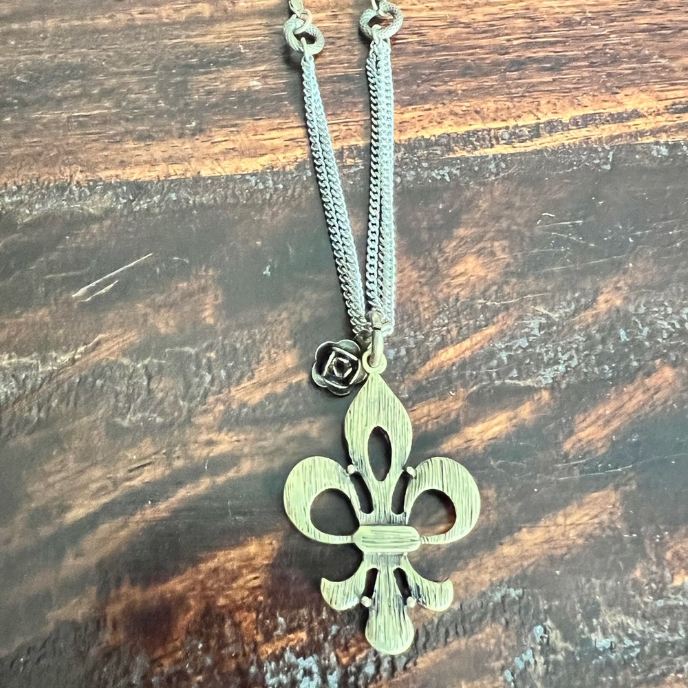 New Betsy Johnson Fleur De Lis Necklace 11” with 3” Extension